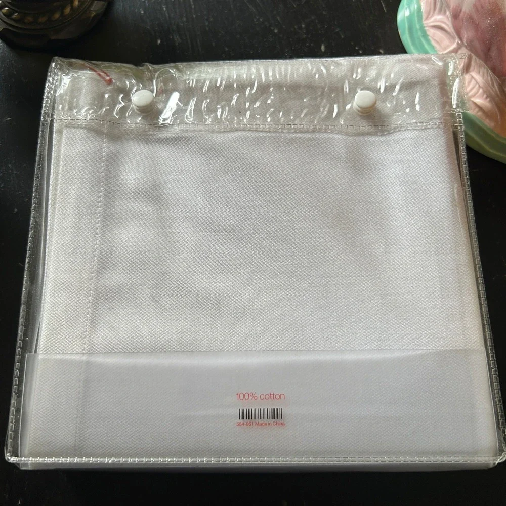 Crate & Barrel Lobster Lapkin Set of 6 White Cotton 22 Inch Napkins 584-061